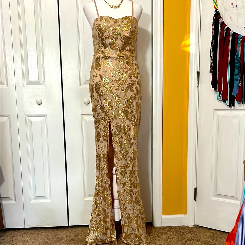 NWOT Glamorous Adjustable Strap Gold Sequin Gown